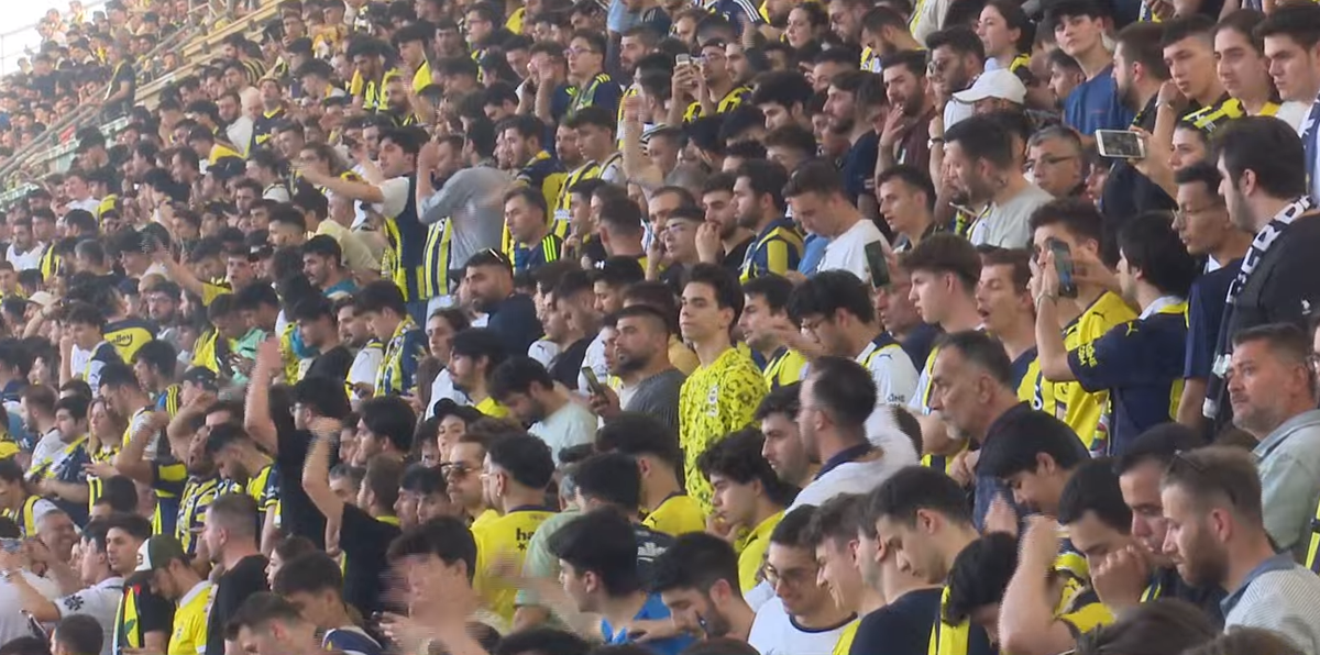 Sosirea și prezentarea lui Mourinho drept noul antrenor al lui Fenerbahce