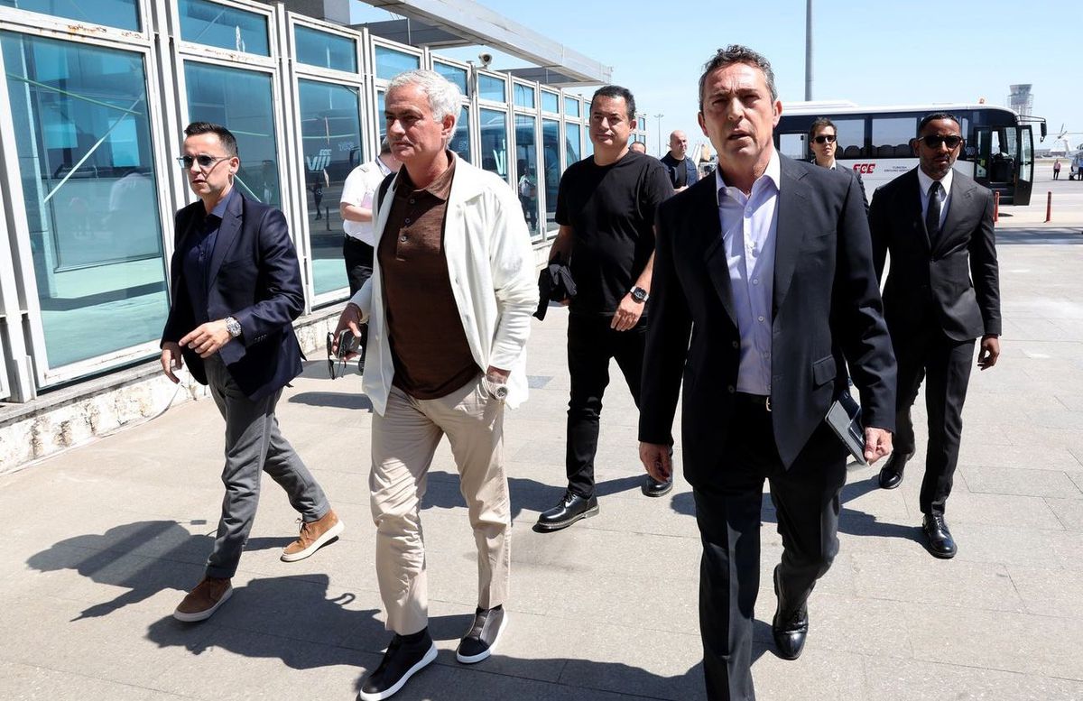 Sosirea și prezentarea lui Mourinho drept noul antrenor al lui Fenerbahce
