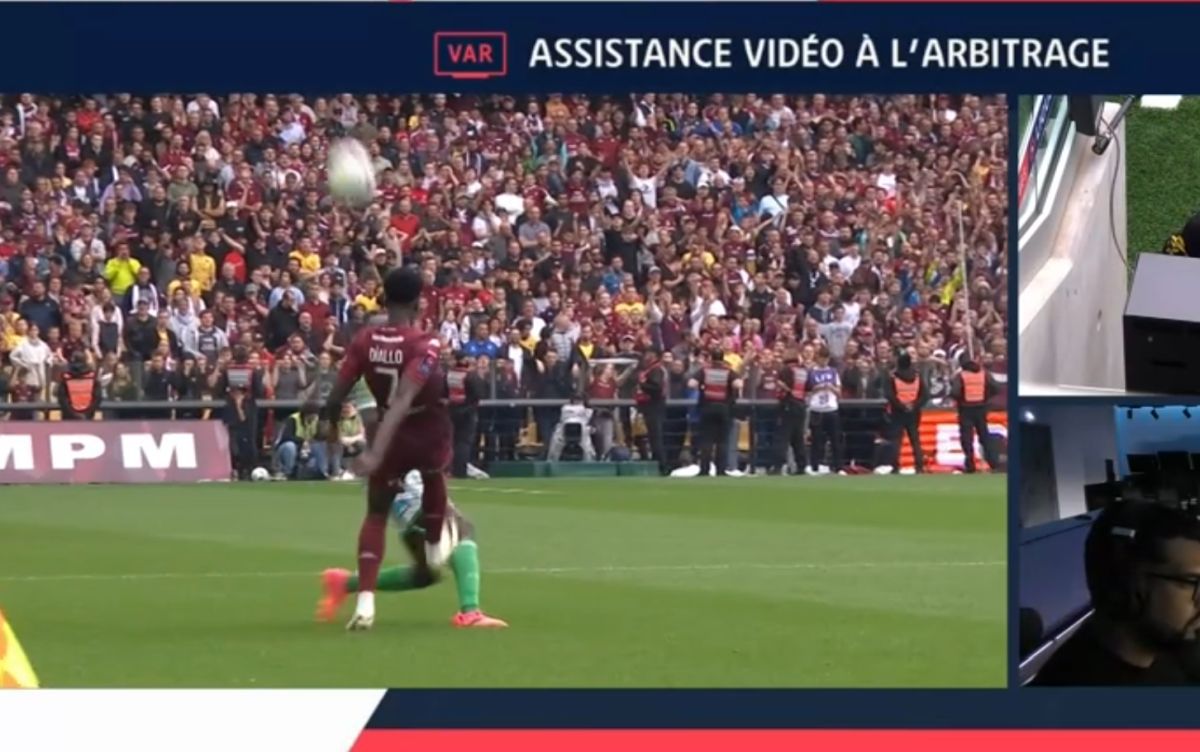 Lui Boloni nu i-a venit să creadă » Ce a putut să facă elevul lui în minutul 6 al barajului Metz - Saint-Etienne