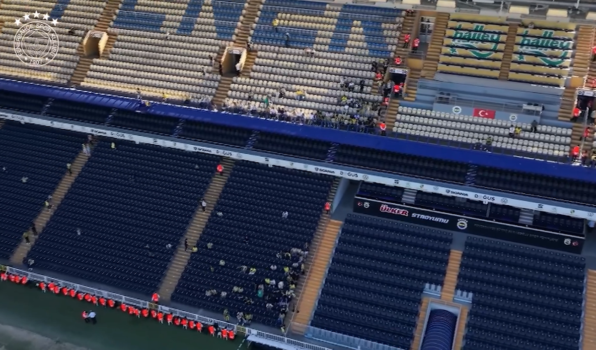 Isterie în Turcia, la prezentarea lui Mourinho la Fenerbahce! » Lusitanul a venit pe mare și a vorbit în fața a 45.000 de oameni: „Voi mă iubiți înainte de victorii”