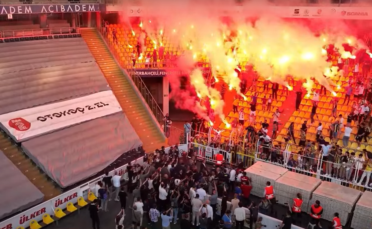 Isterie în Turcia, la prezentarea lui Mourinho la Fenerbahce! » Lusitanul a venit pe mare și a vorbit în fața a 45.000 de oameni: „Voi mă iubiți înainte de victorii”