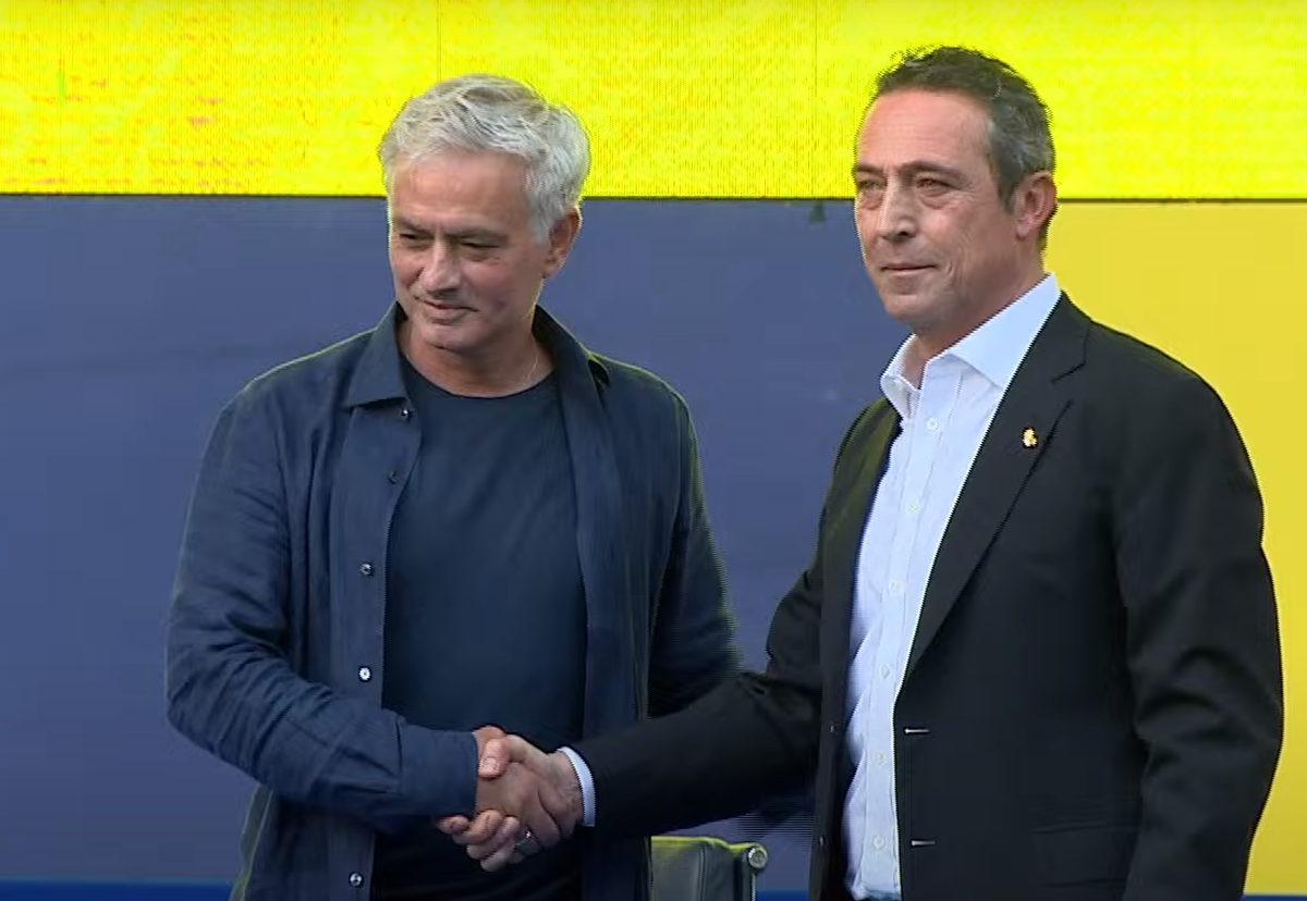 Sosirea și prezentarea lui Mourinho drept noul antrenor al lui Fenerbahce