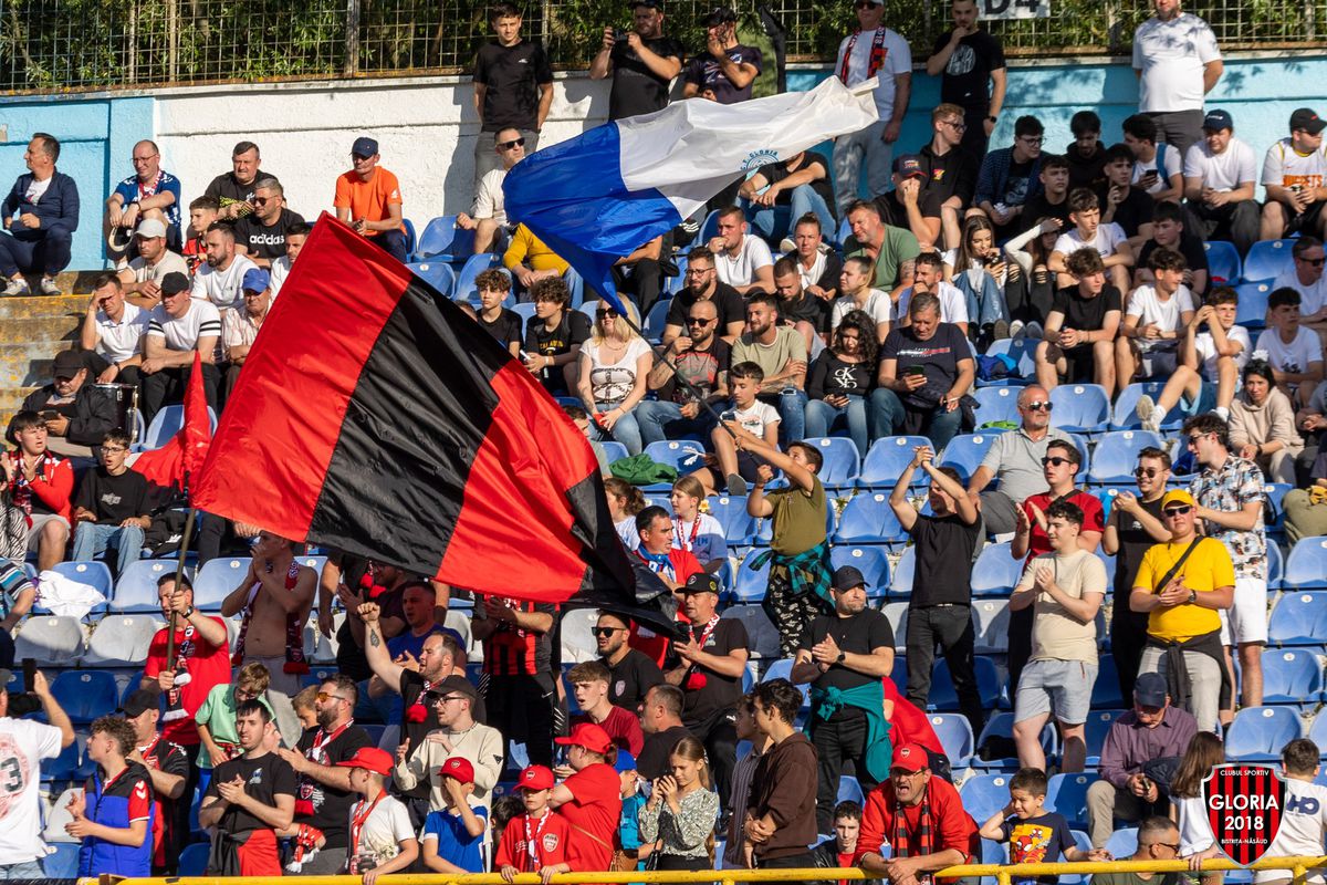 Peste 10.000 de spectatori în tribune la Gloria Bistrița - Râmnicu Vâlcea