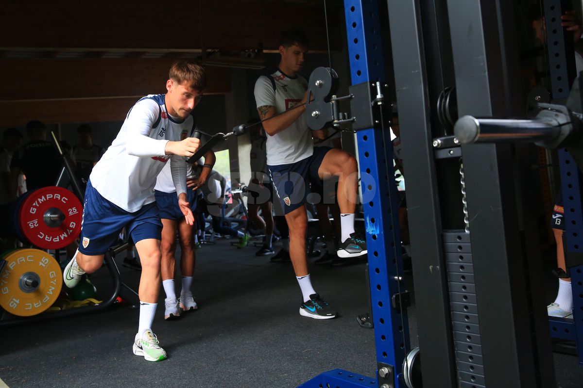 Soțul Teodorei Meluță, „inamicul” nr. 1 în cantonament » Ce regim zilnic trebuie să îndure fotbaliștii lui Daniel Pancu înainte de Campionatul European