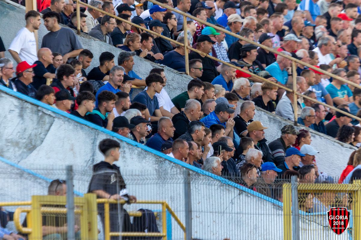Peste 10.000 de spectatori în tribune la Gloria Bistrița - Râmnicu Vâlcea