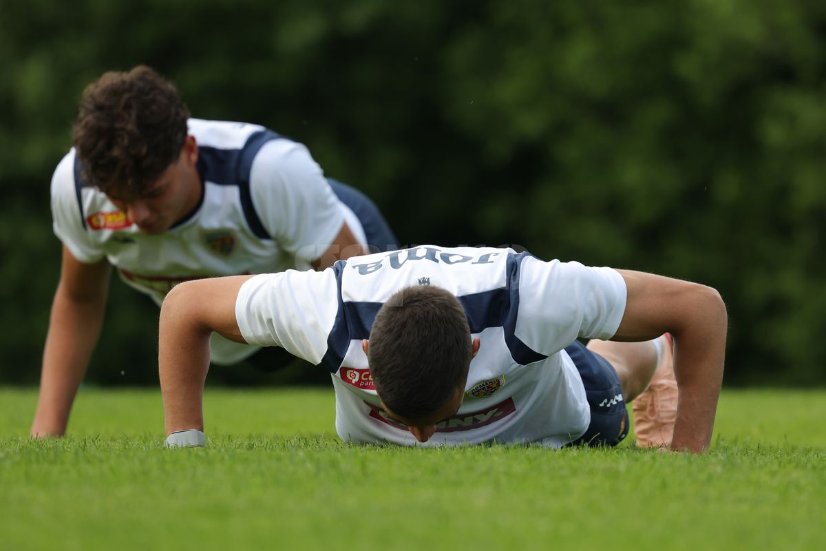 Dialogul zilei în cantonamentul naționalei U21 » Schimb savuros de replici Pancu - Ianis Stoica: „Tu ești tare în gură”