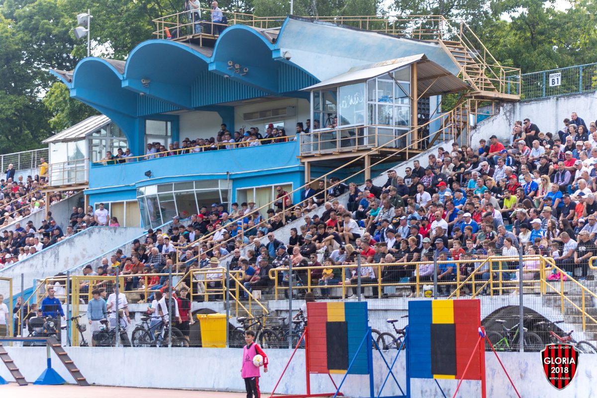 Peste 10.000 de spectatori în tribune la Gloria Bistrița - Râmnicu Vâlcea
