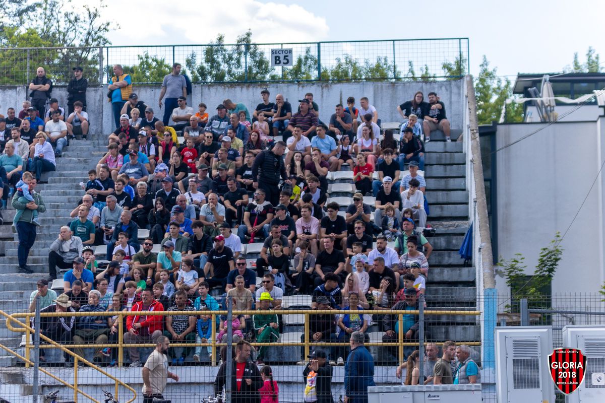 Peste 10.000 de spectatori în tribune la Gloria Bistrița - Râmnicu Vâlcea