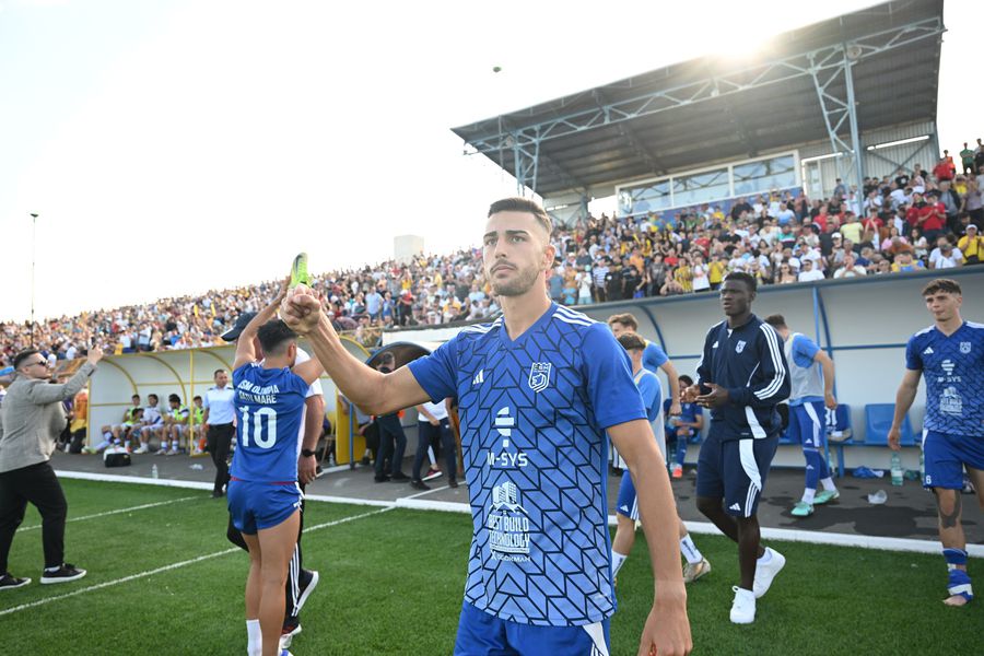 Imaginile ignorate din week-end »10.000 de oameni în tribune la meciul netelevizat din România