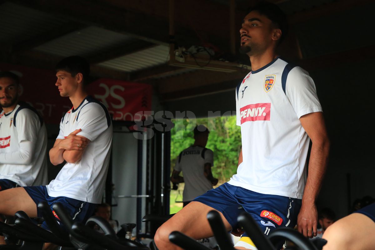 Soțul Teodorei Meluță, „inamicul” nr. 1 în cantonament » Ce regim zilnic trebuie să îndure fotbaliștii lui Daniel Pancu înainte de Campionatul European