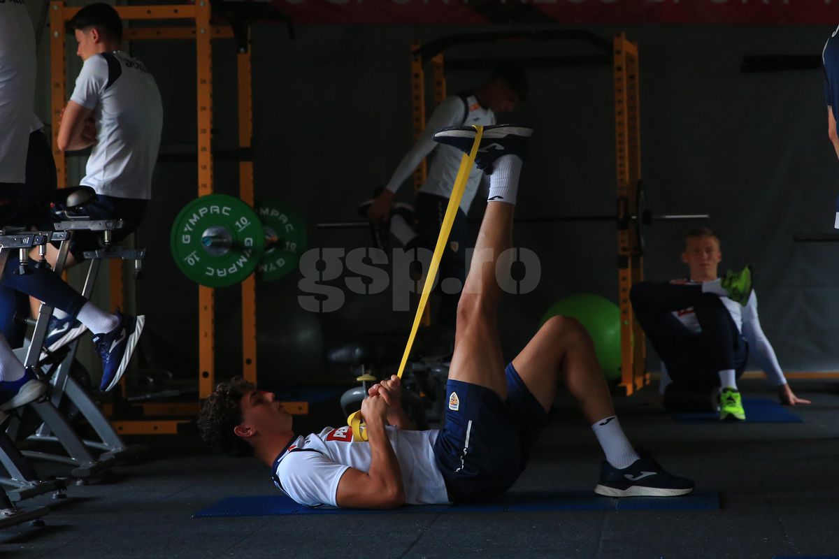 Soțul Teodorei Meluță, „inamicul” nr. 1 în cantonament » Ce regim zilnic trebuie să îndure fotbaliștii lui Daniel Pancu înainte de Campionatul European