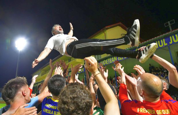 Imagini FABULOASE! Gestul făcut de Adrian Mihalcea după ce a salvat-o pe Slobozia de la retrogradare