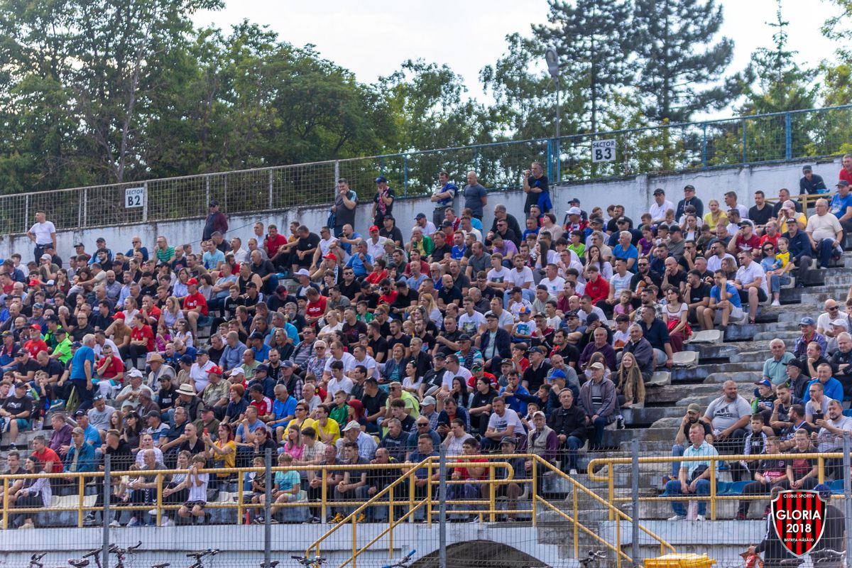 Peste 10.000 de spectatori în tribune la Gloria Bistrița - Râmnicu Vâlcea