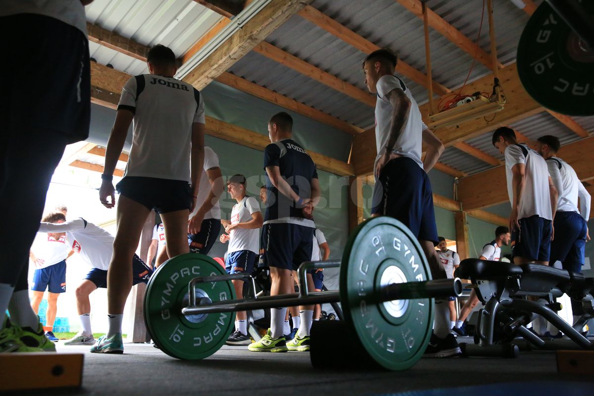 Soțul Teodorei Meluță, „inamicul” nr. 1 în cantonament » Ce regim zilnic trebuie să îndure fotbaliștii lui Daniel Pancu înainte de Campionatul European