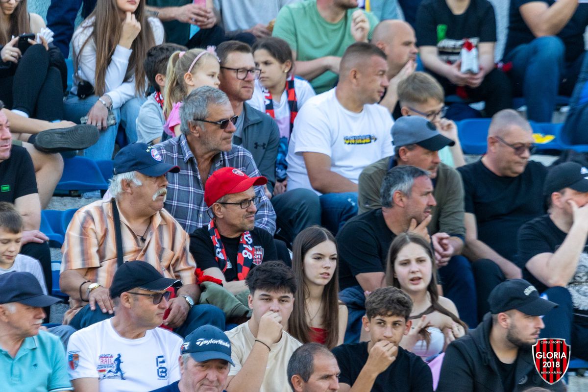 Peste 10.000 de spectatori în tribune la Gloria Bistrița - Râmnicu Vâlcea