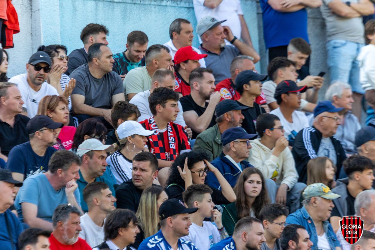 Peste 10.000 de spectatori în tribune la Gloria Bistrița - Râmnicu Vâlcea