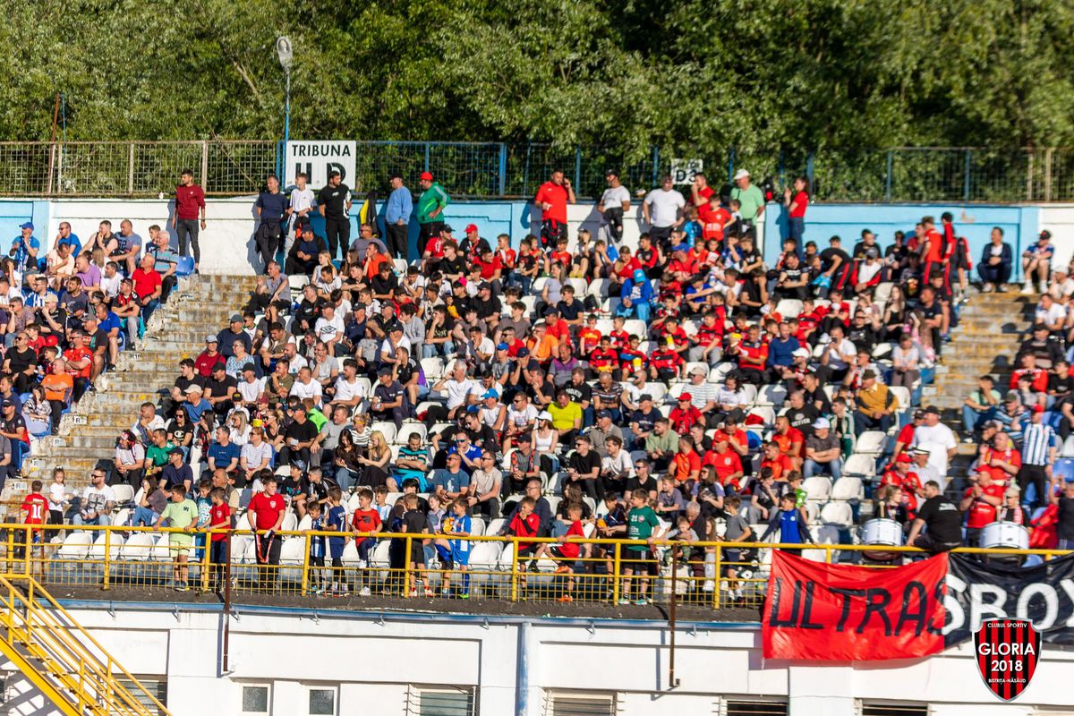 Peste 10.000 de spectatori în tribune la Gloria Bistrița - Râmnicu Vâlcea
