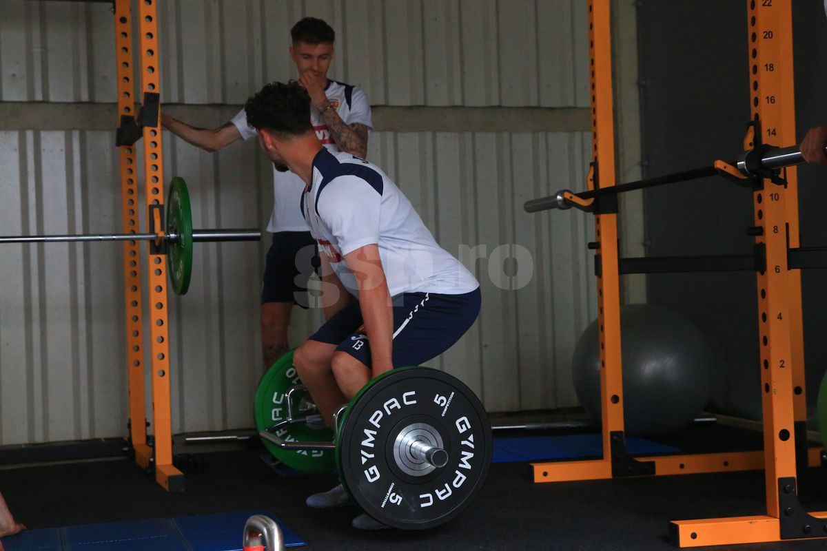 Soțul Teodorei Meluță, „inamicul” nr. 1 în cantonament » Ce regim zilnic trebuie să îndure fotbaliștii lui Daniel Pancu înainte de Campionatul European