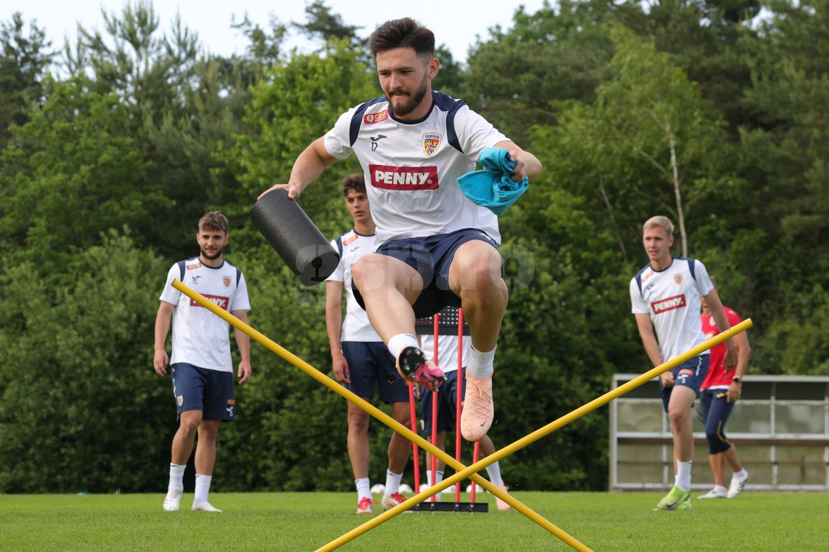 Dialogul zilei în cantonamentul naționalei U21 » Schimb savuros de replici Pancu - Ianis Stoica: „Tu ești tare în gură”