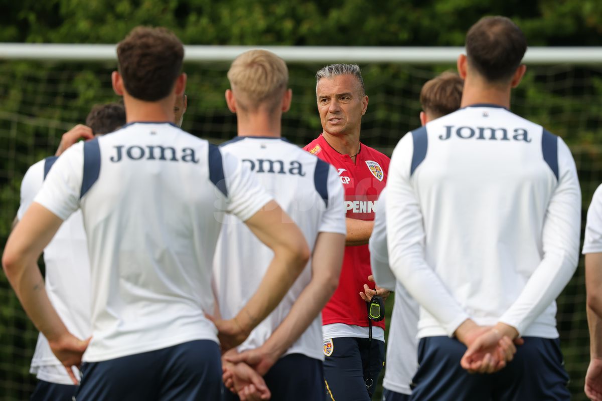 Dialogul zilei în cantonamentul naționalei U21 » Schimb savuros de replici Pancu - Ianis Stoica: „Tu ești tare în gură”