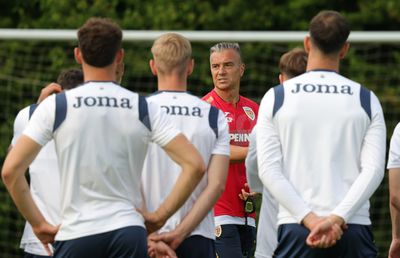 Mai întâi glume, apoi „Focu' la ei!” » 8 detalii de la antrenamentul de azi al naționalei U21. Pancu a „intrat” în jucători: „Vă uitați ca Ștefan cel Mare!”
