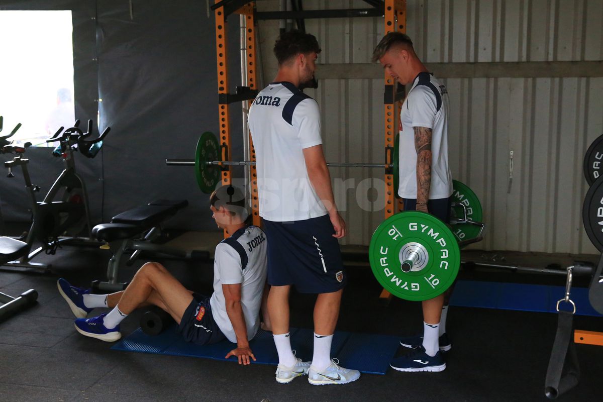 Soțul Teodorei Meluță, „inamicul” nr. 1 în cantonament » Ce regim zilnic trebuie să îndure fotbaliștii lui Daniel Pancu înainte de Campionatul European