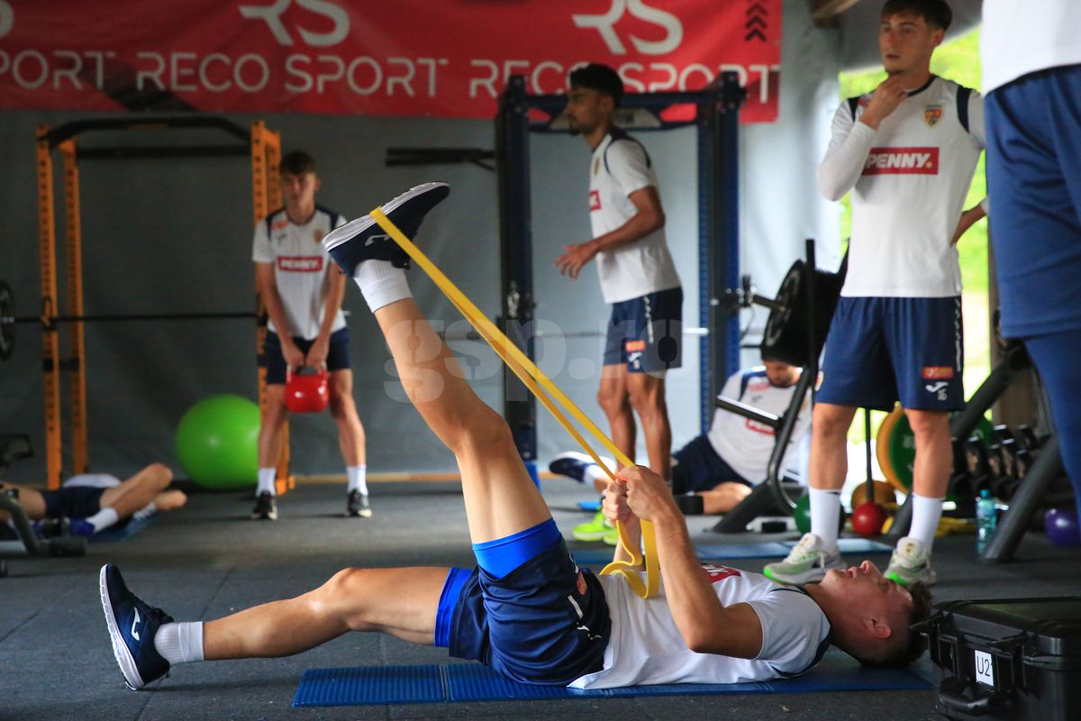 Soțul Teodorei Meluță, „inamicul” nr. 1 în cantonament » Ce regim zilnic trebuie să îndure fotbaliștii lui Daniel Pancu înainte de Campionatul European