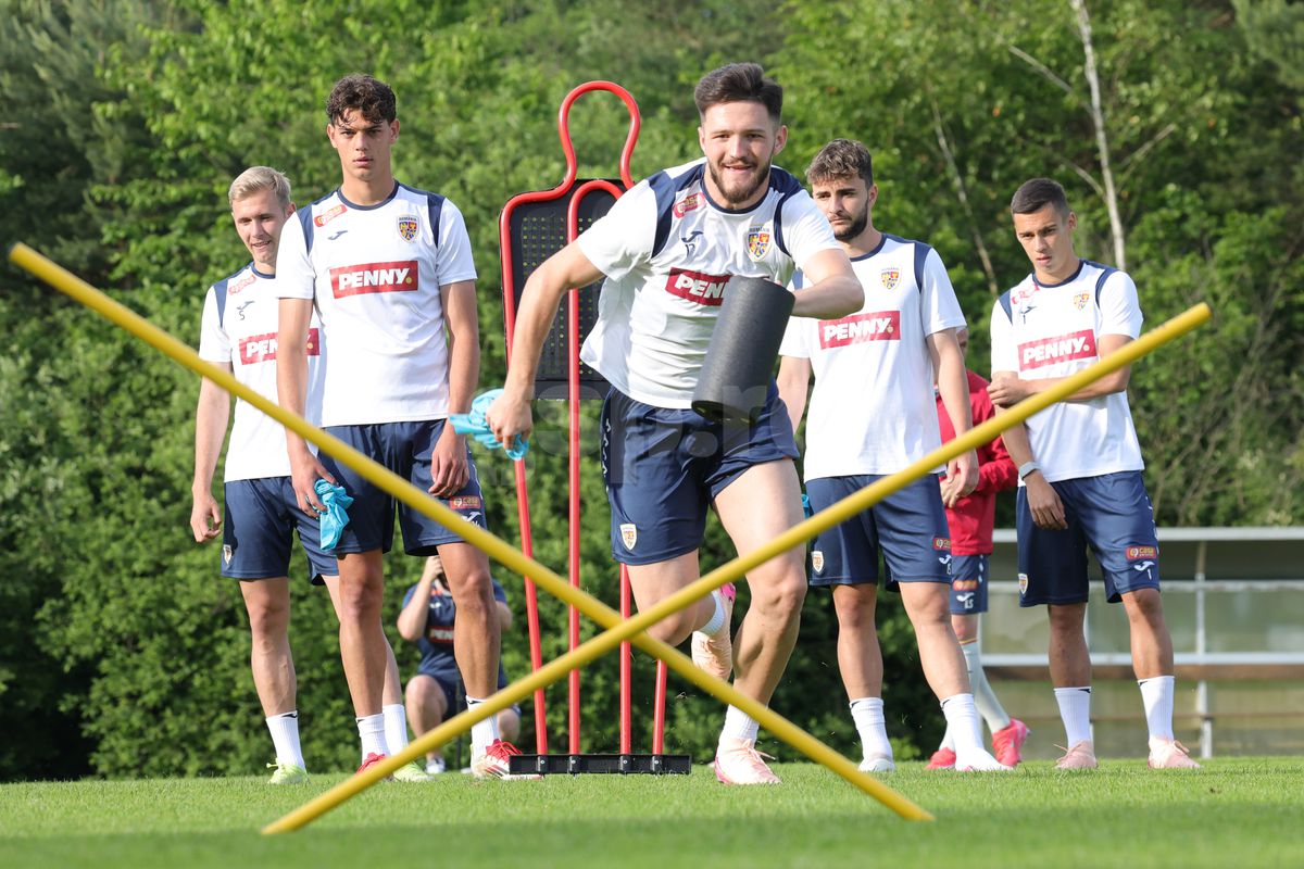 Dialogul zilei în cantonamentul naționalei U21 » Schimb savuros de replici Pancu - Ianis Stoica: „Tu ești tare în gură”