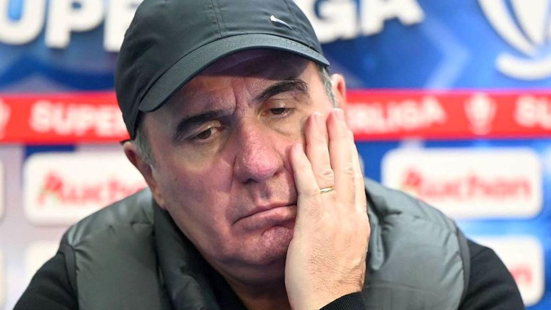 Gică Hagi selecționer discutând cu Cornel Dinu opinie despre strategia și viitorul naționalei României în calificări importante | sursa foto: Gazeta Sporturilor Gică Hagi selecționer discutând cu Cornel Dinu opinie despre strategia și viitorul naționalei României în calificări importante | sursa foto: Gazeta Sporturilor