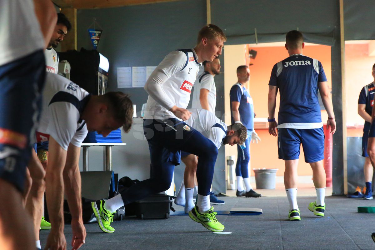 Soțul Teodorei Meluță, „inamicul” nr. 1 în cantonament » Ce regim zilnic trebuie să îndure fotbaliștii lui Daniel Pancu înainte de Campionatul European