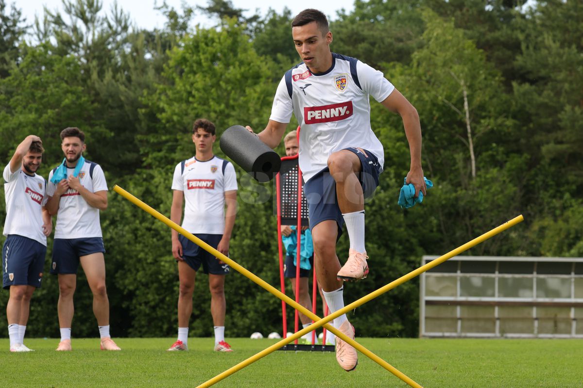 Dialogul zilei în cantonamentul naționalei U21 » Schimb savuros de replici Pancu - Ianis Stoica: „Tu ești tare în gură”