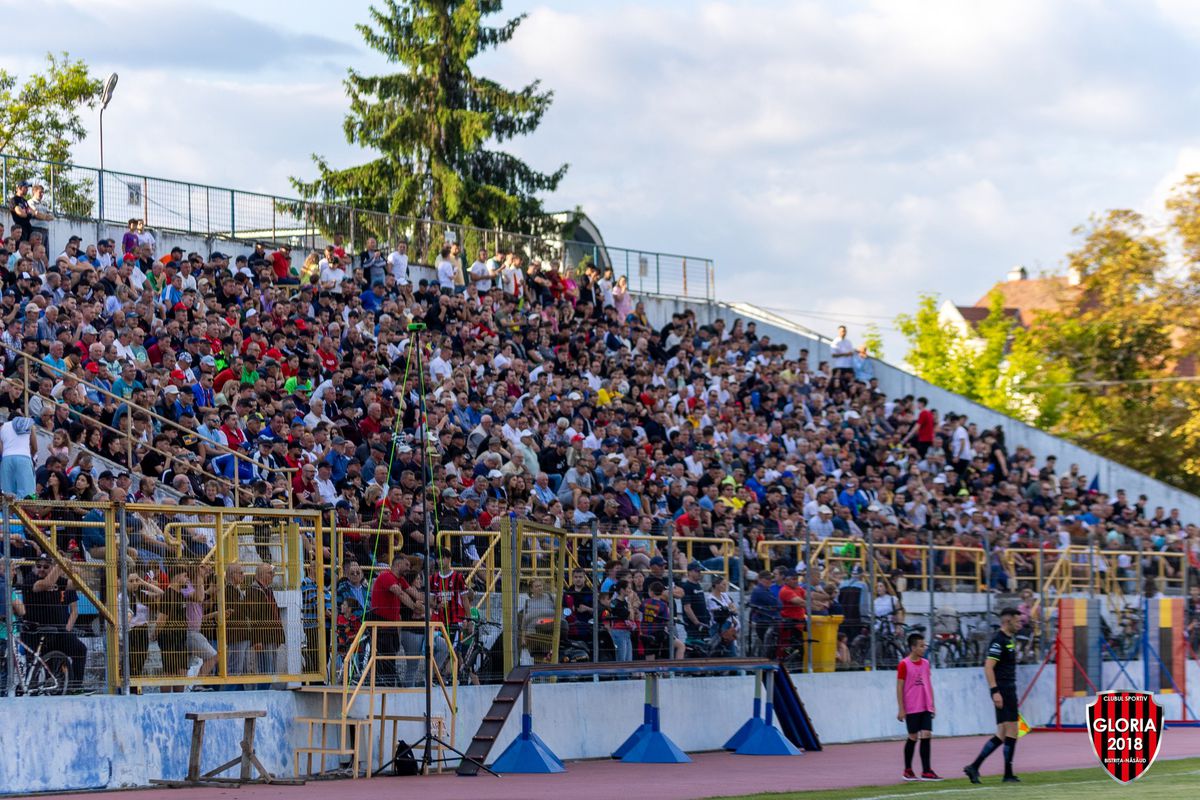 Peste 10.000 de spectatori în tribune la Gloria Bistrița - Râmnicu Vâlcea