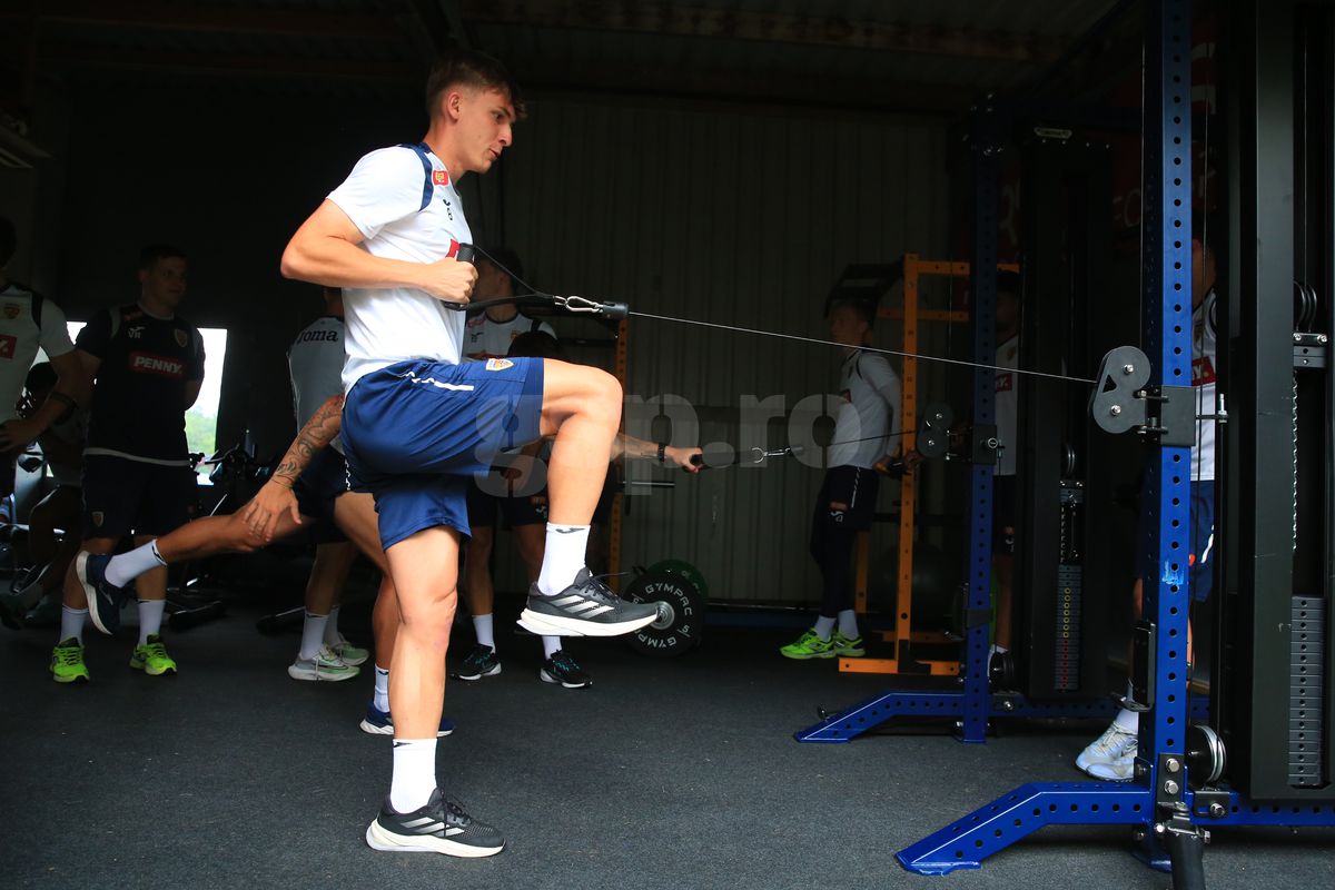 Soțul Teodorei Meluță, „inamicul” nr. 1 în cantonament » Ce regim zilnic trebuie să îndure fotbaliștii lui Daniel Pancu înainte de Campionatul European