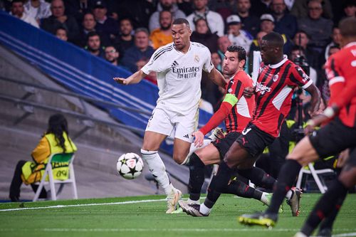 Theo Hernandez, în duel cu Kylian Mbappe, în meciul câștigat de Milan (3-1) contra lui Real Madrid în Champions League / Foto: Imago