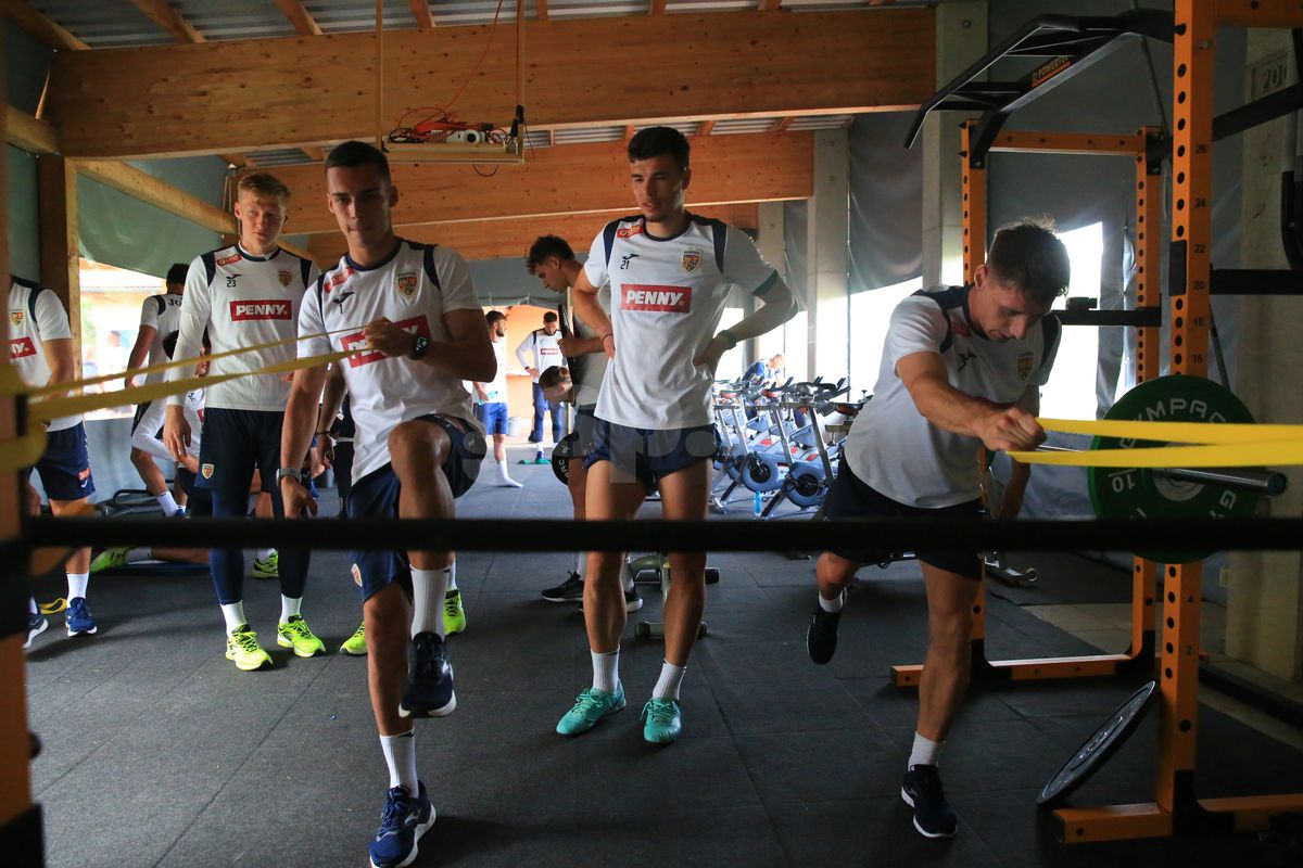 Soțul Teodorei Meluță, „inamicul” nr. 1 în cantonament » Ce regim zilnic trebuie să îndure fotbaliștii lui Daniel Pancu înainte de Campionatul European