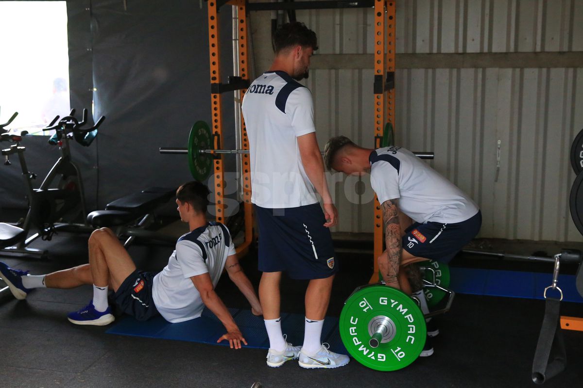 Soțul Teodorei Meluță, „inamicul” nr. 1 în cantonament » Ce regim zilnic trebuie să îndure fotbaliștii lui Daniel Pancu înainte de Campionatul European