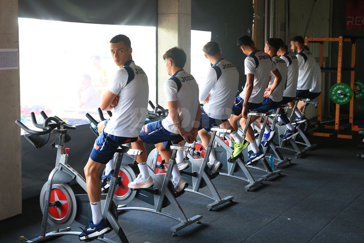 Soțul Teodorei Meluță, „inamicul” nr. 1 în cantonament » Ce regim zilnic trebuie să îndure fotbaliștii lui Daniel Pancu înainte de Campionatul European