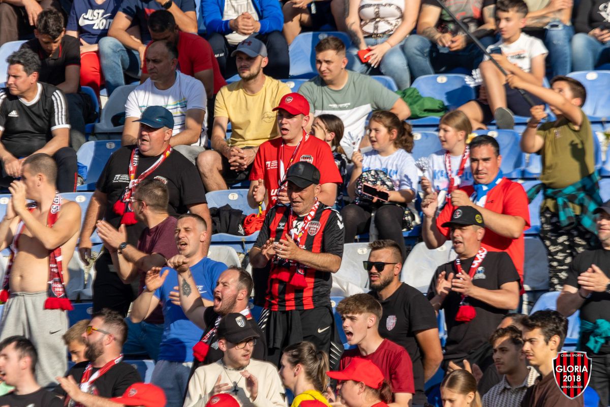 Peste 10.000 de spectatori în tribune la Gloria Bistrița - Râmnicu Vâlcea