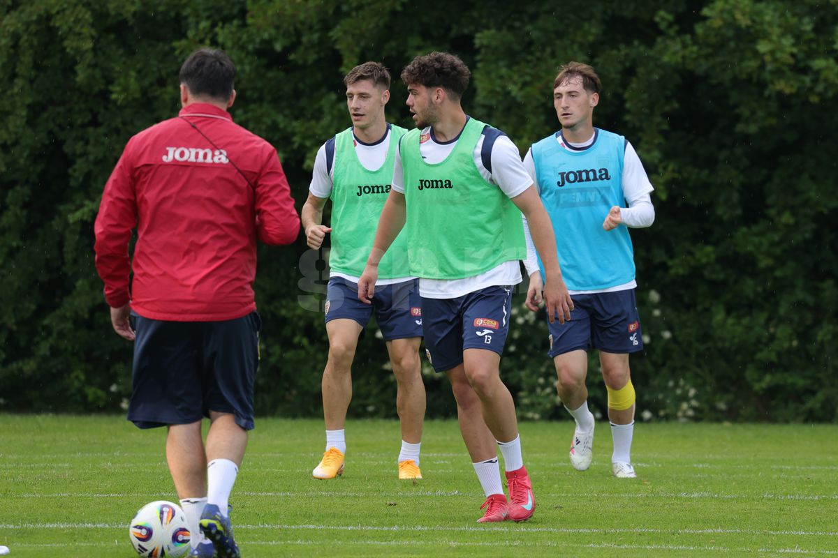 Dialogul zilei în cantonamentul naționalei U21 » Schimb savuros de replici Pancu - Ianis Stoica: „Tu ești tare în gură”