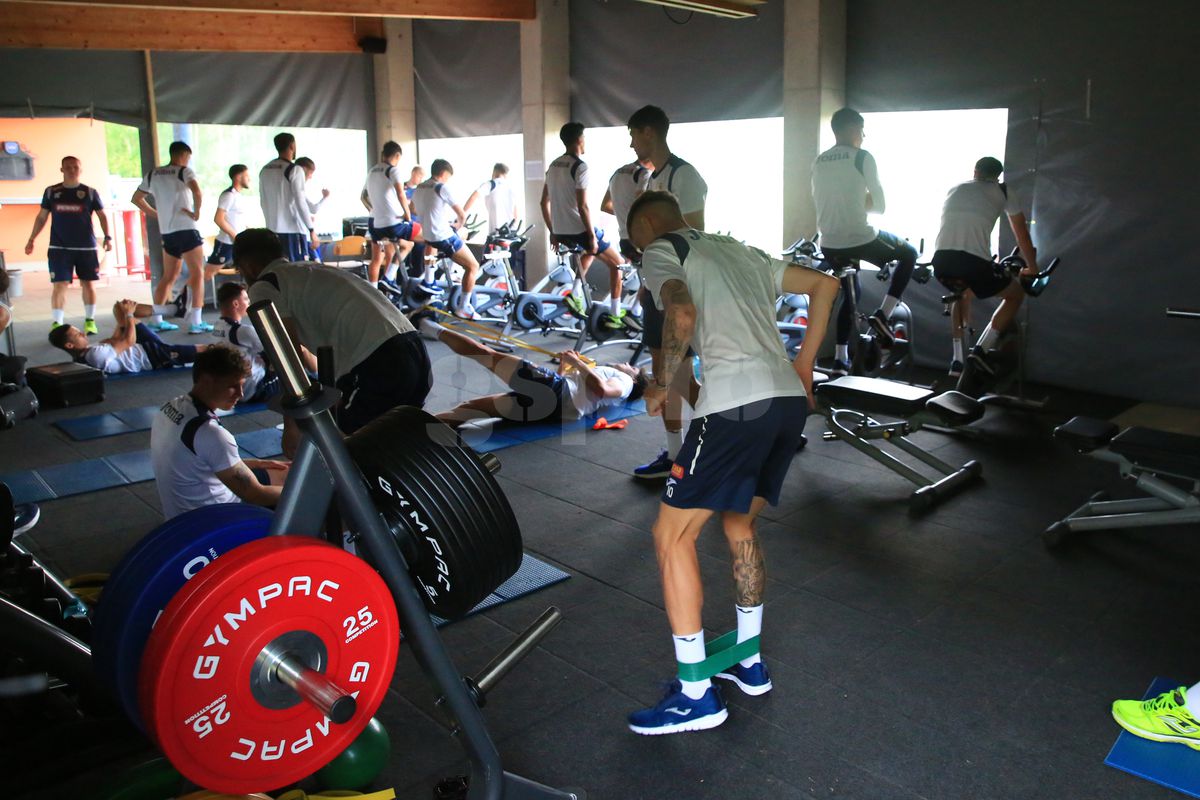 Soțul Teodorei Meluță, „inamicul” nr. 1 în cantonament » Ce regim zilnic trebuie să îndure fotbaliștii lui Daniel Pancu înainte de Campionatul European