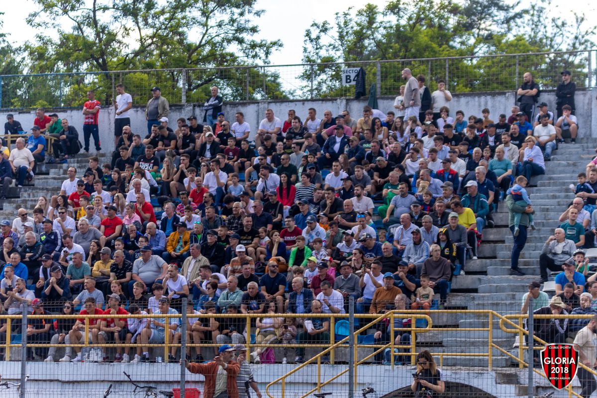Peste 10.000 de spectatori în tribune la Gloria Bistrița - Râmnicu Vâlcea