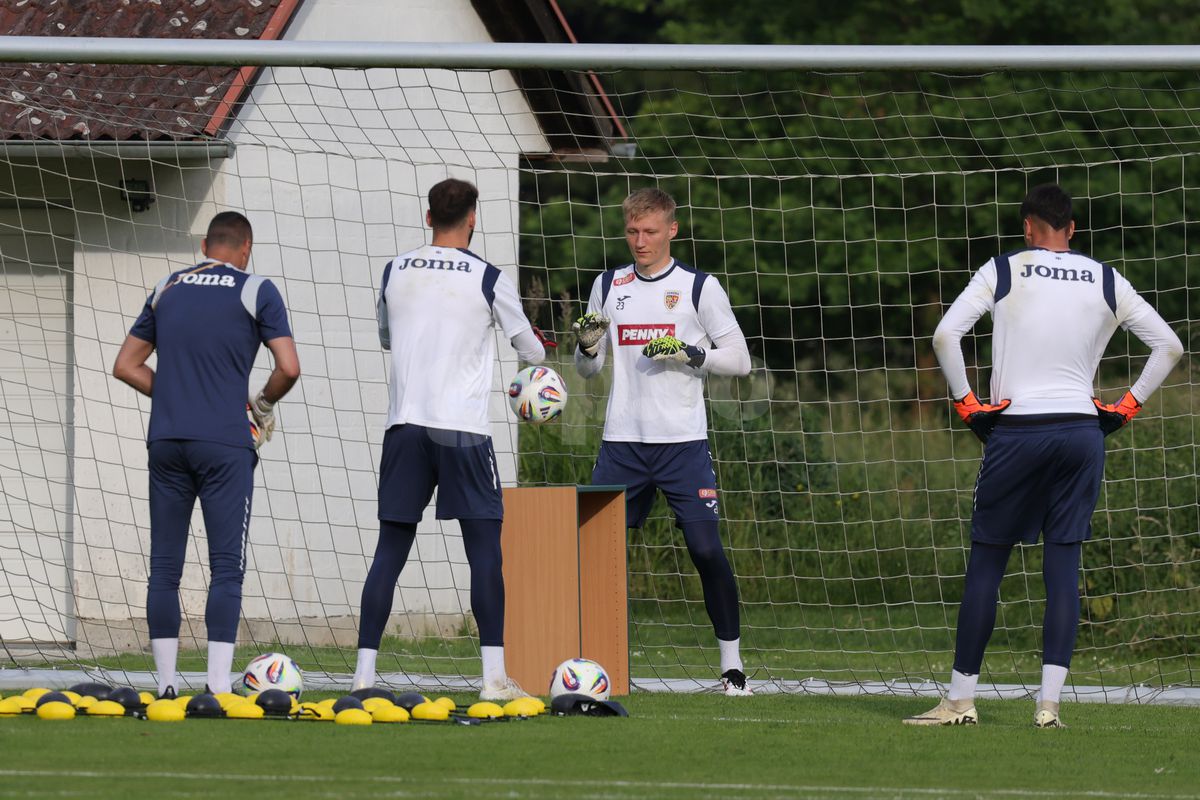 Dialogul zilei în cantonamentul naționalei U21 » Schimb savuros de replici Pancu - Ianis Stoica: „Tu ești tare în gură”