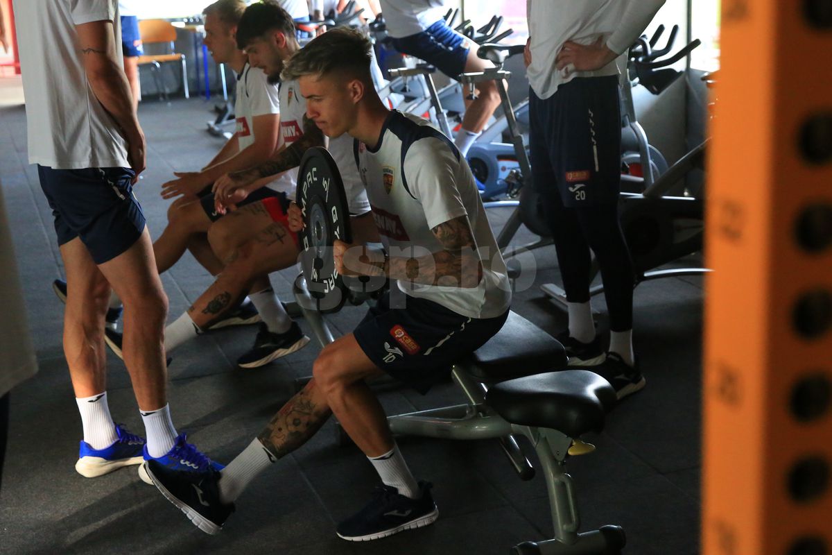 Soțul Teodorei Meluță, „inamicul” nr. 1 în cantonament » Ce regim zilnic trebuie să îndure fotbaliștii lui Daniel Pancu înainte de Campionatul European