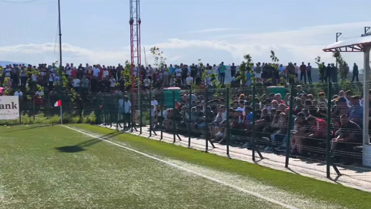 Imaginile ignorate din week-end »10.000 de oameni în tribune la meciul netelevizat din România
