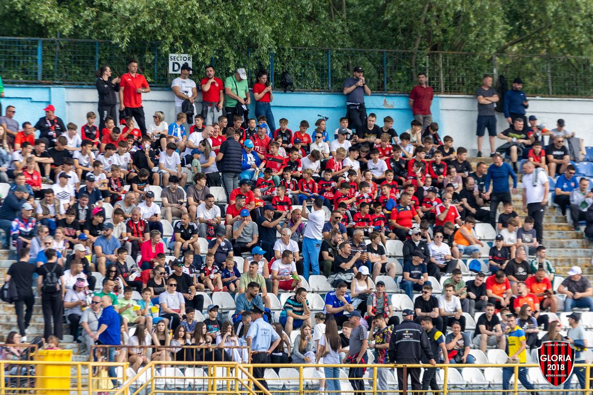 Peste 10.000 de spectatori în tribune la Gloria Bistrița - Râmnicu Vâlcea