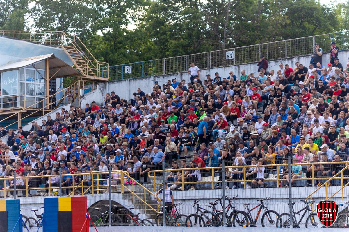 Peste 10.000 de spectatori în tribune la Gloria Bistrița - Râmnicu Vâlcea