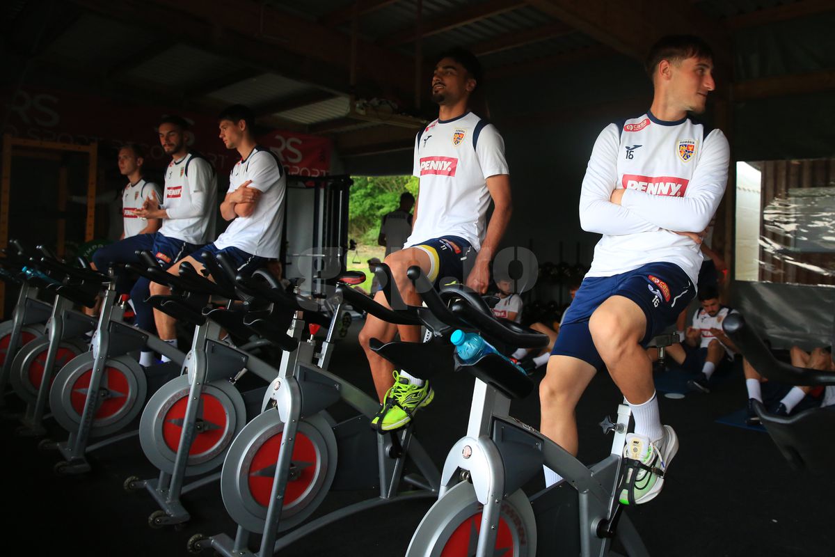 Soțul Teodorei Meluță, „inamicul” nr. 1 în cantonament » Ce regim zilnic trebuie să îndure fotbaliștii lui Daniel Pancu înainte de Campionatul European