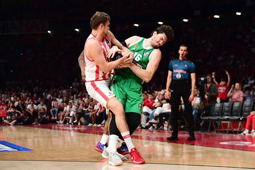 Fiasco total în Grecia, în finala campionatului de baschet » Acuzații incredibile la adresa patronului lui Panathinaikos: „E căutat pentru a fi arestat. Îți provoacă voma!”