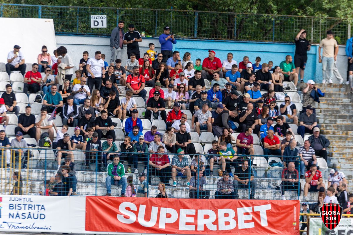 Peste 10.000 de spectatori în tribune la Gloria Bistrița - Râmnicu Vâlcea