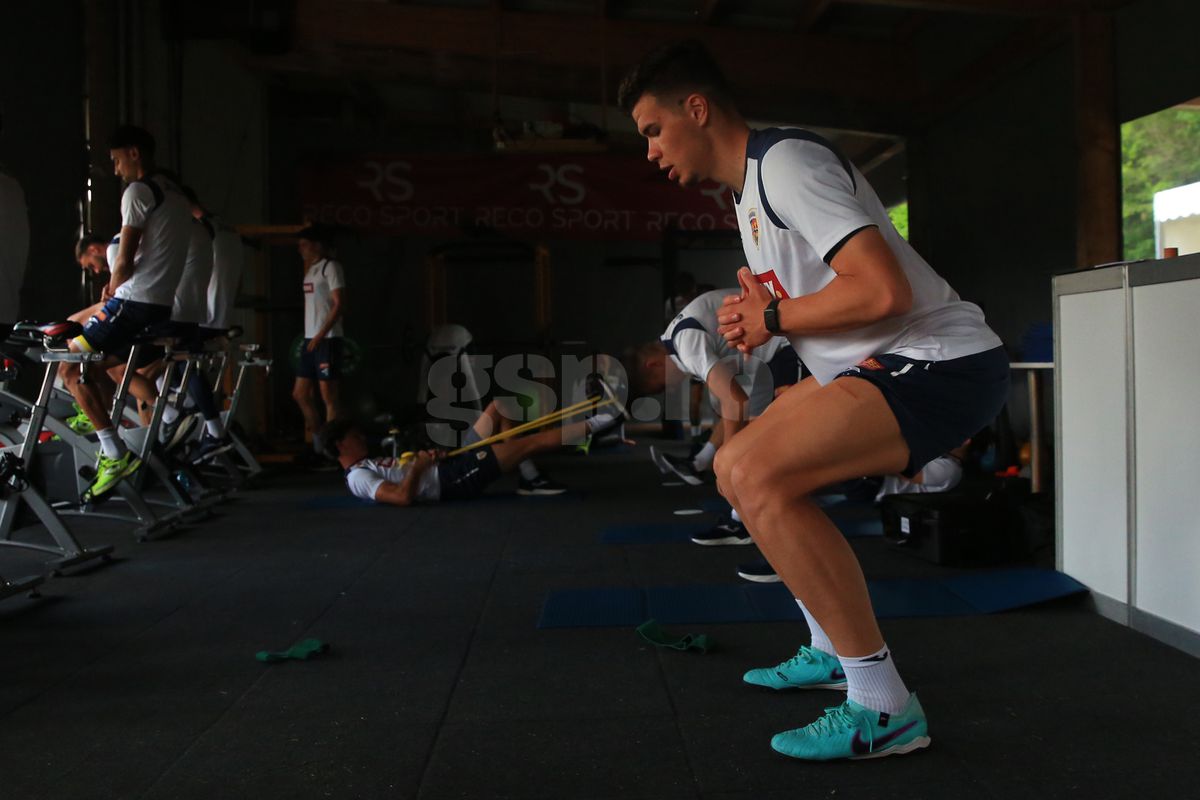 Soțul Teodorei Meluță, „inamicul” nr. 1 în cantonament » Ce regim zilnic trebuie să îndure fotbaliștii lui Daniel Pancu înainte de Campionatul European